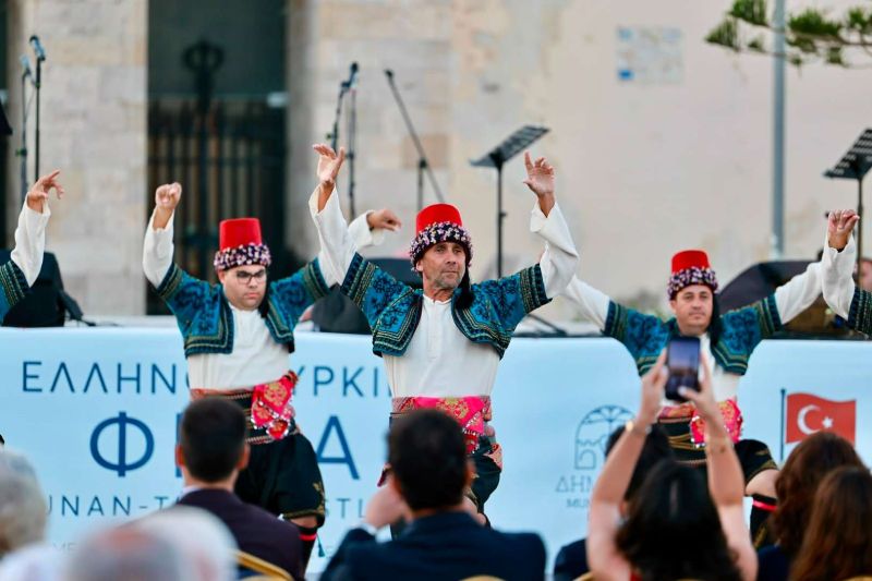 EGE’NİN İKİ YAKASI 6. İKİ YAKA KÜLTÜR FESTİVALİ’NDE DOSTLUK VE KARDEŞLİK İÇİN BULUŞTU