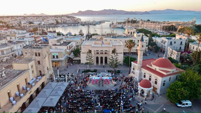 EGE’NİN İKİ YAKASI 6. İKİ YAKA KÜLTÜR FESTİVALİ’NDE DOSTLUK VE KARDEŞLİK İÇİN BULUŞTU