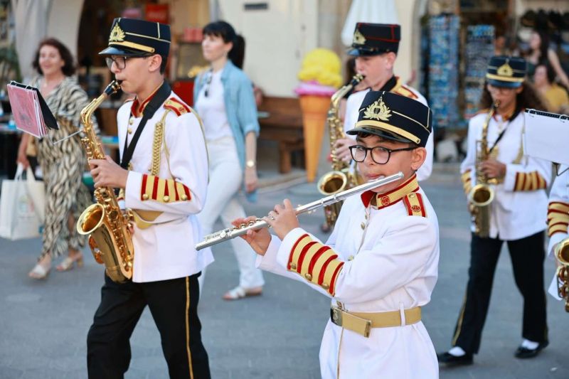 EGE’NİN İKİ YAKASI 6. İKİ YAKA KÜLTÜR FESTİVALİ’NDE DOSTLUK VE KARDEŞLİK İÇİN BULUŞTU