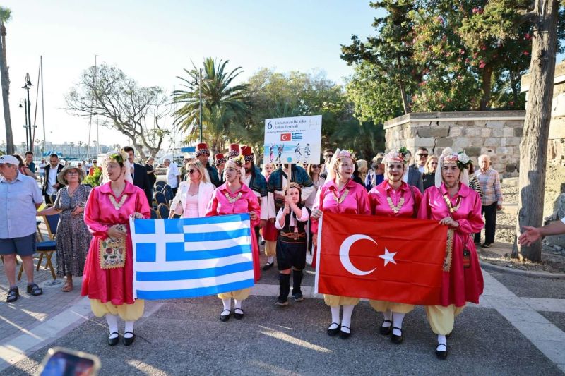 EGE’NİN İKİ YAKASI 6. İKİ YAKA KÜLTÜR FESTİVALİ’NDE DOSTLUK VE KARDEŞLİK İÇİN BULUŞTU