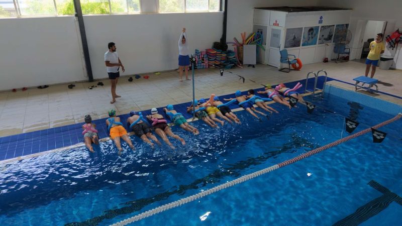 ÜCRETSİZ YÜZME KURSLARINDA İLK ETAP BAŞLADI