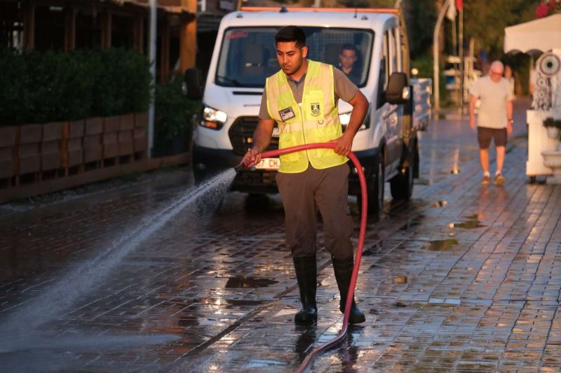 BİTEZ YALISINDA KAPSAMLI TEMİZLİK ÇALIŞMASI