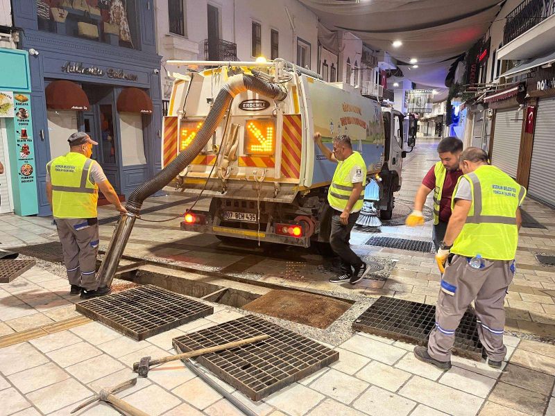 ÇARŞI MAHALLESİ’NDE MAZGAL TEMİZLİĞİ VE İLAÇLAMA ÇALIŞMASI