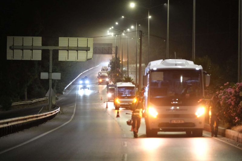150 KİŞİLİK EKİPLE EMİN ANTER BULVARI'NDA GECE MESAİSİ