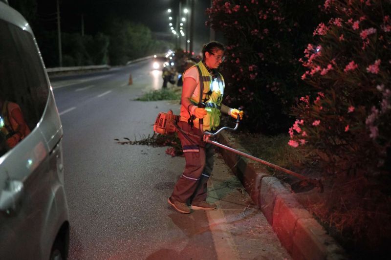 150 KİŞİLİK EKİPLE EMİN ANTER BULVARI'NDA GECE MESAİSİ
