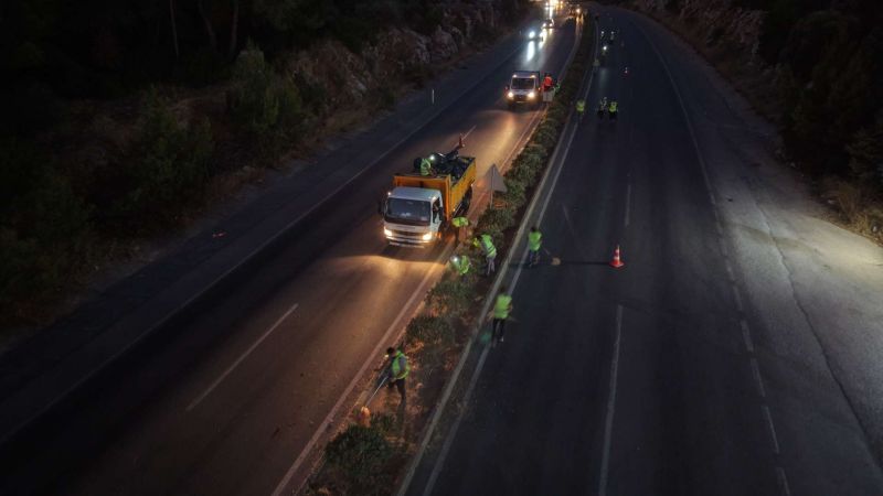 150 KİŞİLİK EKİPLE EMİN ANTER BULVARI'NDA GECE MESAİSİ
