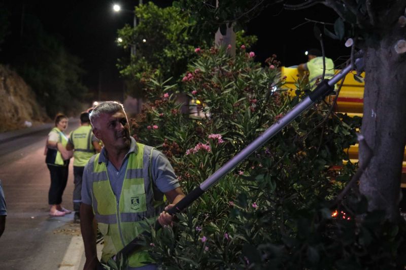 150 KİŞİLİK EKİPLE EMİN ANTER BULVARI'NDA GECE MESAİSİ