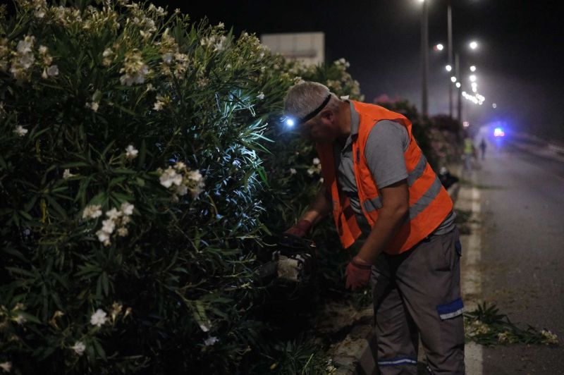 150 KİŞİLİK EKİPLE EMİN ANTER BULVARI'NDA GECE MESAİSİ