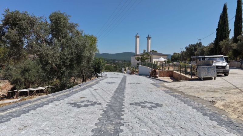 FEN İŞLERİNDEN 125 BİN METREKARELİK BETON YOL VE PARKE ÇALIŞMASI