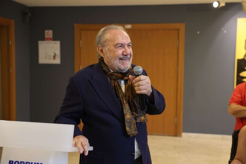 YALÇIN GÖKÇEBAĞ’IN “ÖMRÜM SANATIM” ADLI RETROSPEKTİF SEÇKİ SERGİSİ SANATSEVERLERLE BULUŞTU