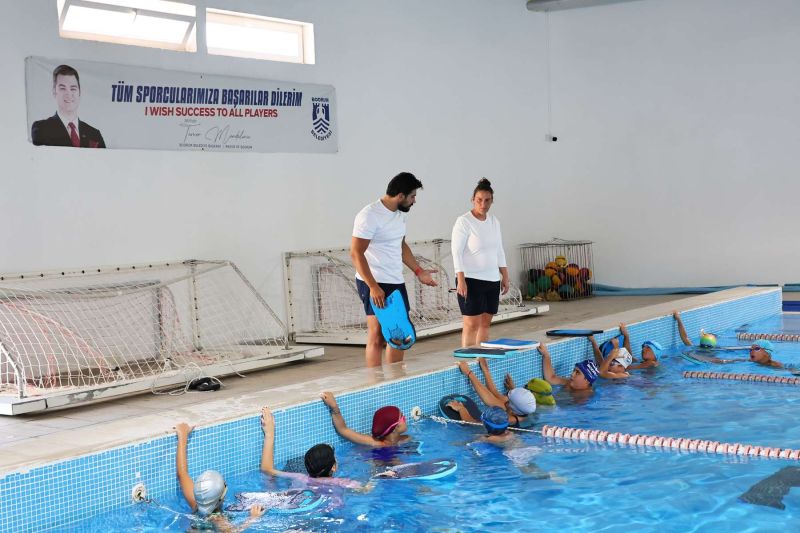 ÜCRETSİZ YÜZME KURSLARI DEVAM EDİYOR