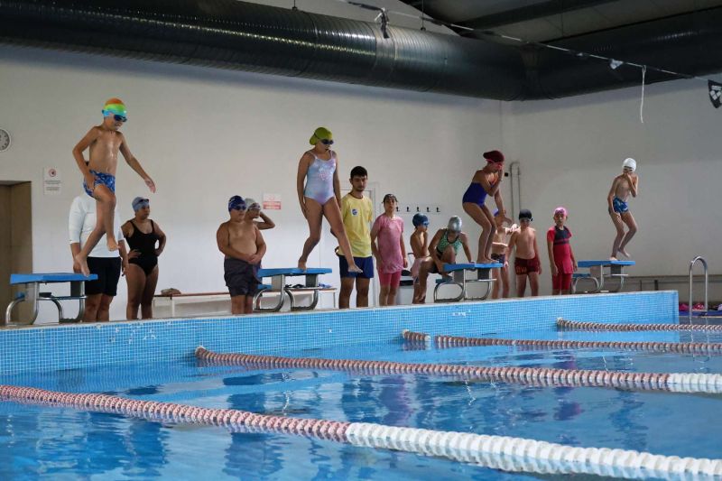 ÜCRETSİZ YÜZME KURSLARI DEVAM EDİYOR