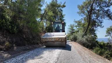 SATHİ KAPLAMA ASFALT ÇALIŞMALARI PLANLI ŞEKİLDE SÜRÜYOR
