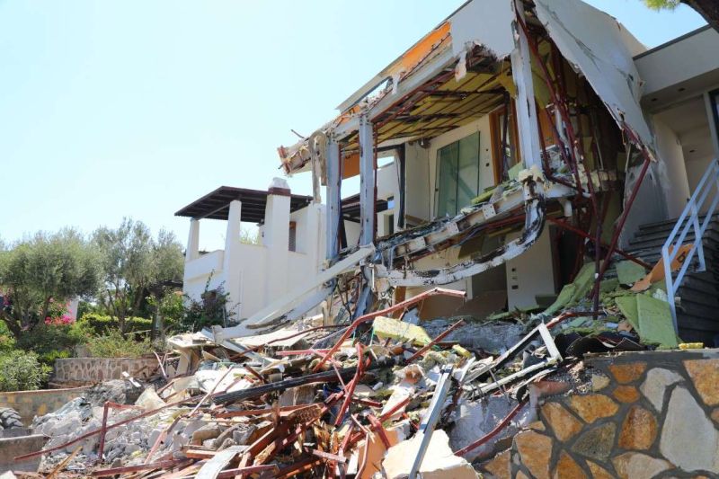BODRUM’DA KAÇAK YAPILARDA YIKIM ÇALIŞMALARI SÜRÜYOR