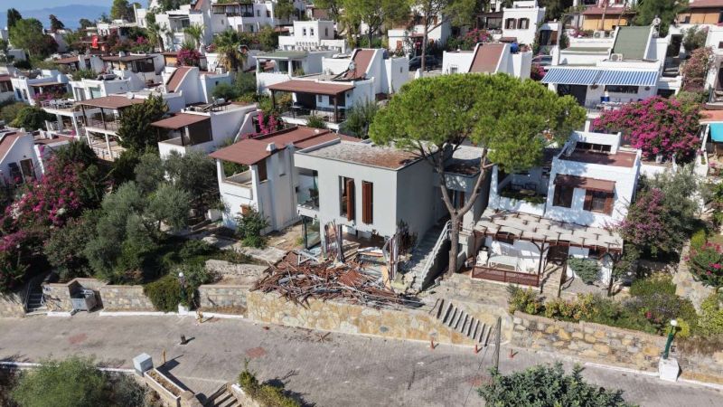 BODRUM’DA KAÇAK YAPILARDA YIKIM ÇALIŞMALARI SÜRÜYOR