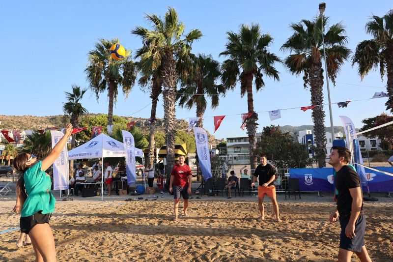 PLAJ VOLEYBOLU HEYECANI DEVAM EDİYOR