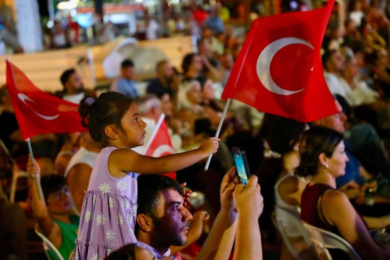 FİLENİN SULTANLARI AVRUPA ŞAMPİYONU! ZAFER COŞKUSU BODRUM MEYDANLARINDA YAŞANDI