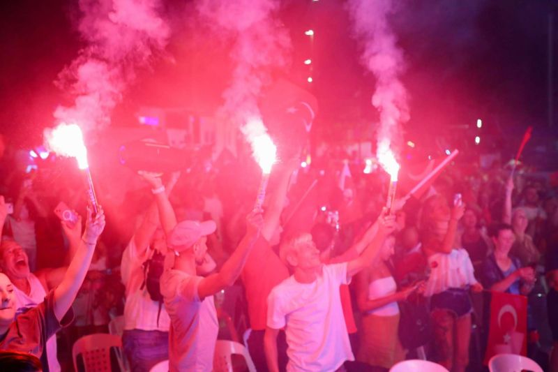 FİLENİN SULTANLARI AVRUPA ŞAMPİYONU! ZAFER COŞKUSU BODRUM MEYDANLARINDA YAŞANDI