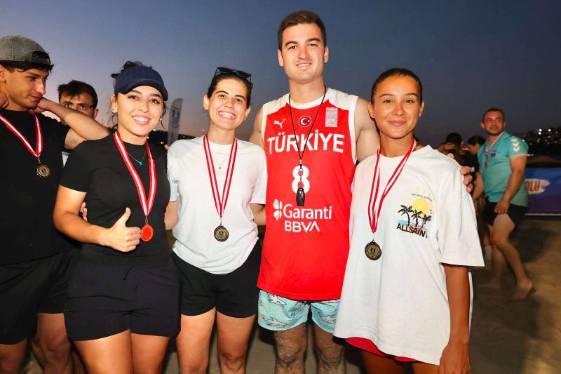 Plaj Voleybolu Şenliği Gündoğan’da Tamamlandı