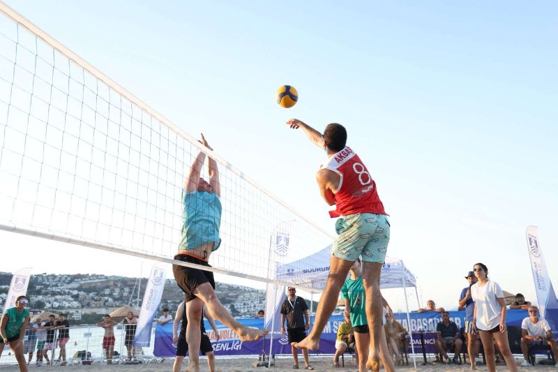 Plaj Voleybolu Şenliği Gündoğan’da Tamamlandı