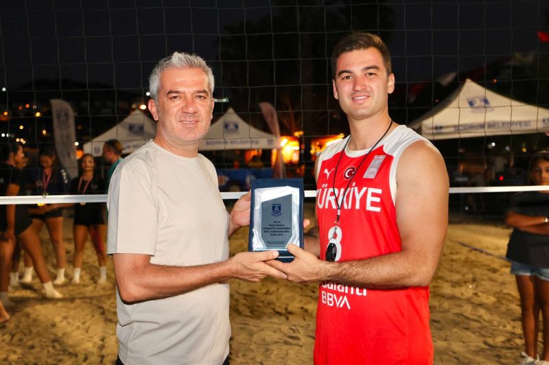 Plaj Voleybolu Şenliği Gündoğan’da Tamamlandı