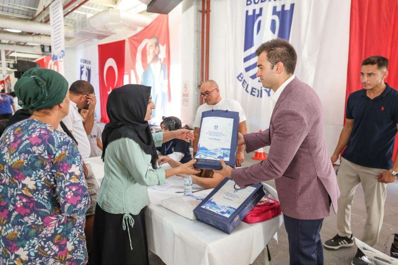 BODRUM BELEDİYESİNDEN 1250 ÖĞRENCİYE KIRTASİYE VE BURS DESTEĞİ