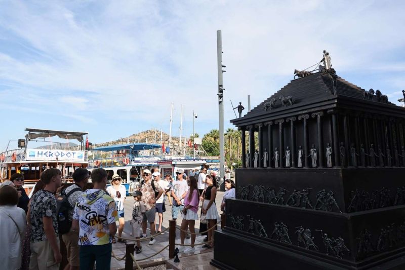 BODRUM’UN YENİ FOTOĞRAF DURAKLARI İLGİ GÖRÜYOR