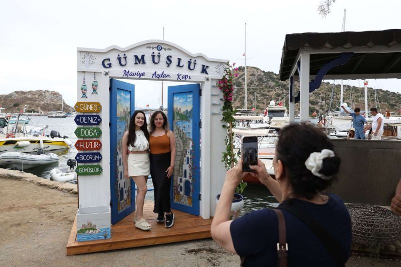 BODRUM’UN YENİ FOTOĞRAF DURAKLARI İLGİ GÖRÜYOR