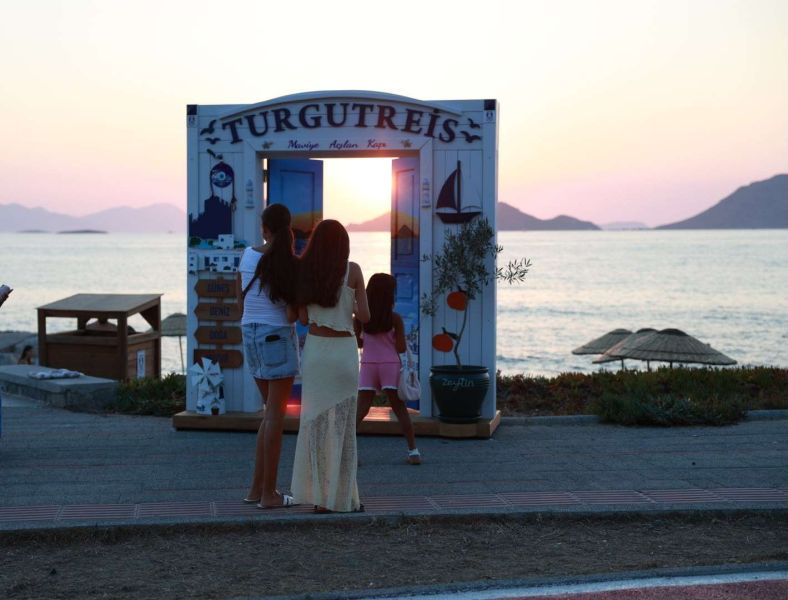 BODRUM’UN YENİ FOTOĞRAF DURAKLARI İLGİ GÖRÜYOR