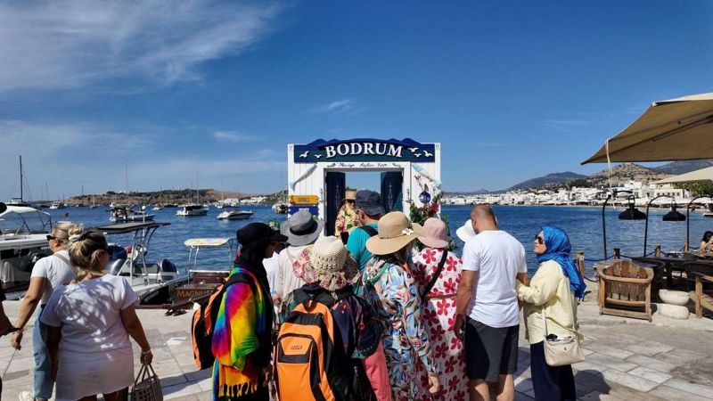 BODRUM’UN YENİ FOTOĞRAF DURAKLARI İLGİ GÖRÜYOR
