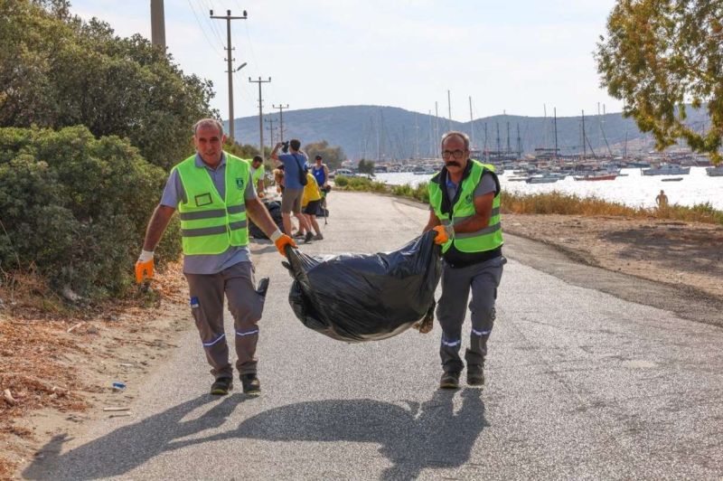 DÜNYA TEMİZLİK GÜNÜ’NDE GÜMBET SAHİLİ TEMİZLENDİ