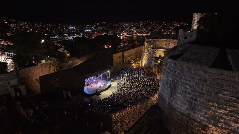 BODRUM’DA SANAT GÜNEŞİ ZEKİ MÜREN’İ ANMA KONSERİ