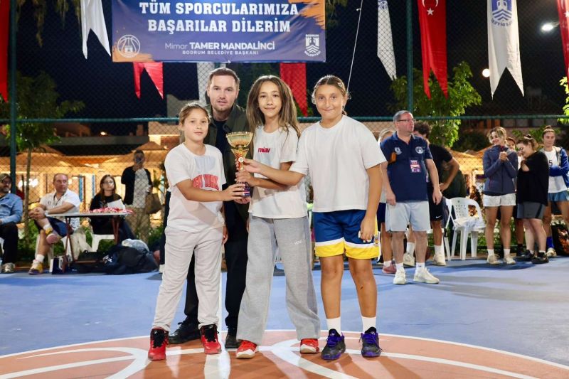 BODRUM 3X3 STREETBALL TURNUVASI ÖDÜL TÖRENİYLE SONA ERDİ