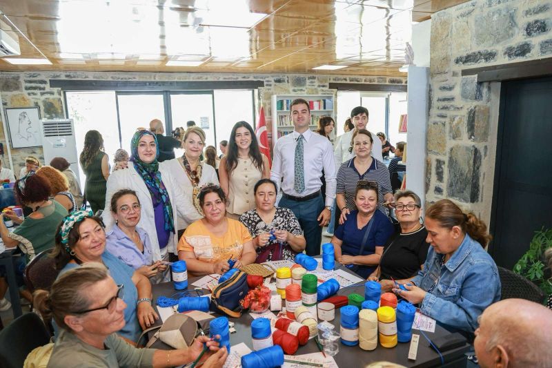 “BODRUMLU KADINLAR SOKAK İÇİN ÖRÜYOR” PROJESİ BAŞLADI