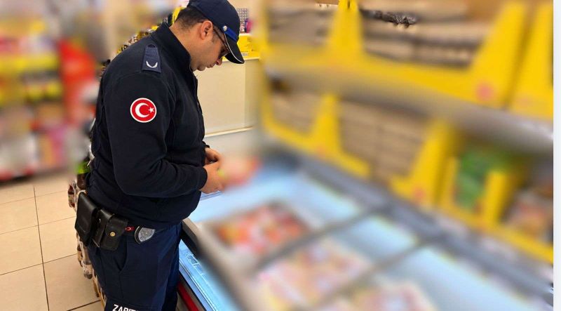 BODRUM BELEDİYESİ ZABITA EKİPLERİNDEN MARKETLERE SIKI DENETİM