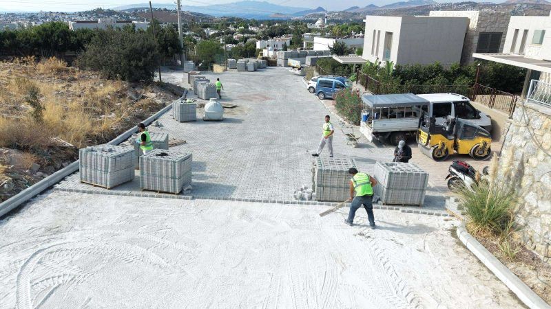PARKE YOL ÇALIŞMALARI SÜRÜYOR