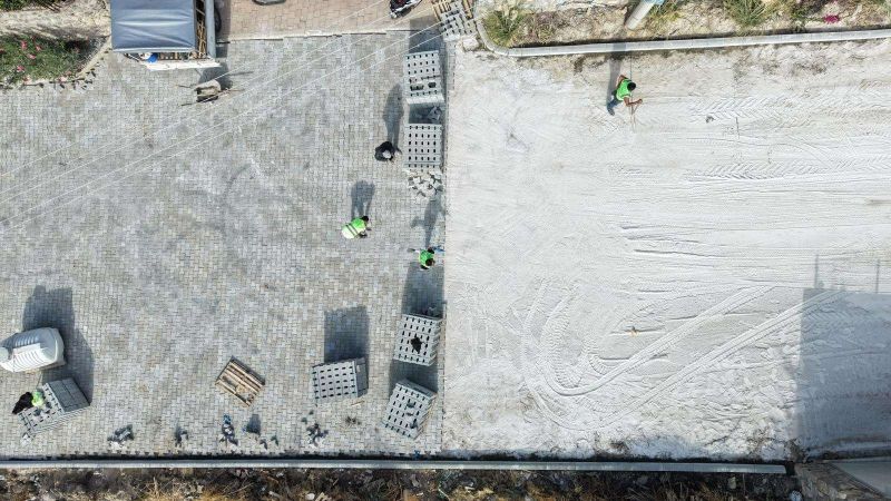 PARKE YOL ÇALIŞMALARI SÜRÜYOR