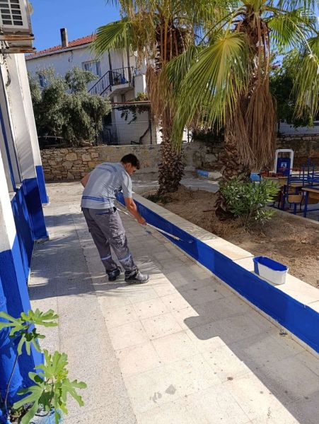 BODRUM’UN CADDE VE SOKAKLARINDA MAVİ BEYAZ BOYAMA ÇALIŞMALARI DEVAM EDİYOR