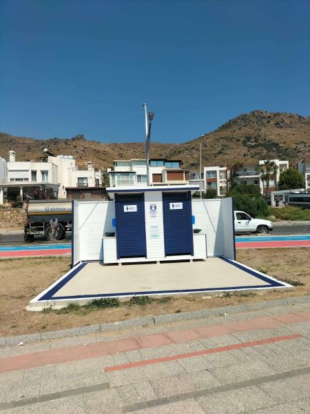 BODRUM’UN CADDE VE SOKAKLARINDA MAVİ BEYAZ BOYAMA ÇALIŞMALARI DEVAM EDİYOR
