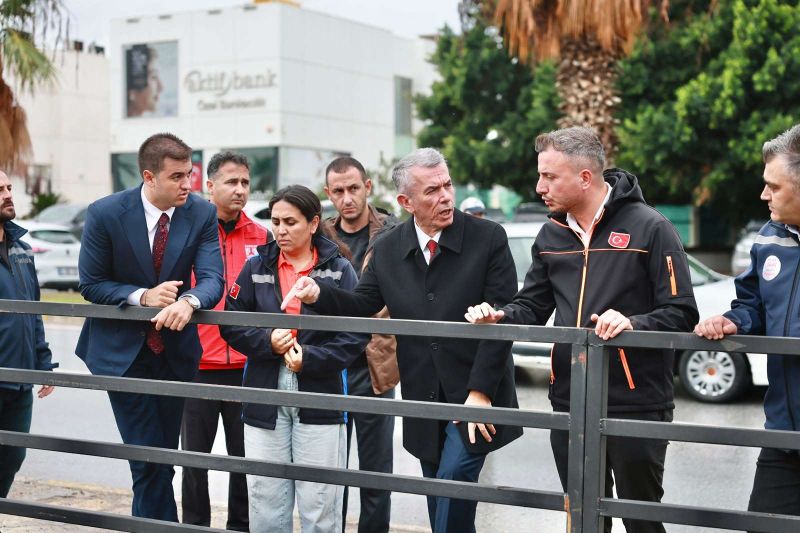 BAŞKAN TAMER MANDALİNCİ GÜN BOYU SAHADAYDI