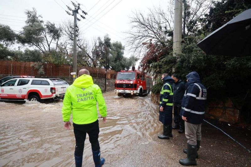 BAŞKAN TAMER MANDALİNCİ GÜN BOYU SAHADAYDI