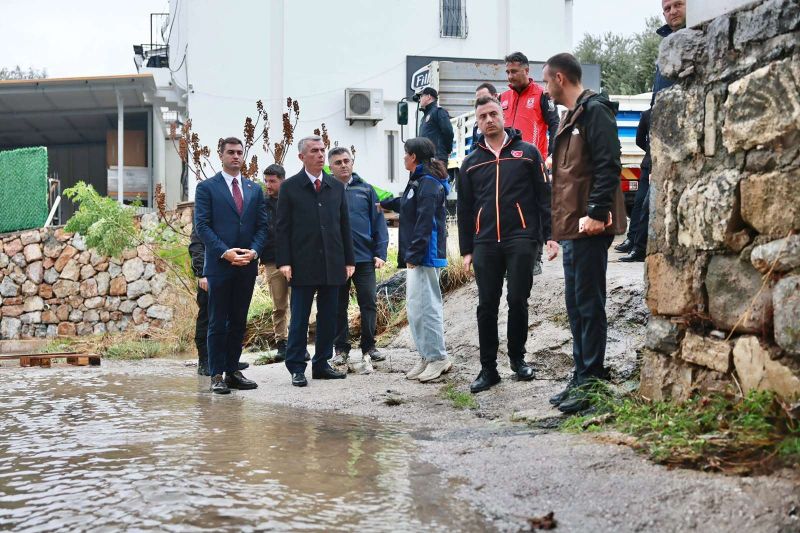 BAŞKAN TAMER MANDALİNCİ GÜN BOYU SAHADAYDI