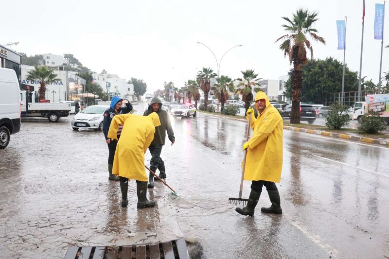 BAŞKAN TAMER MANDALİNCİ GÜN BOYU SAHADAYDI