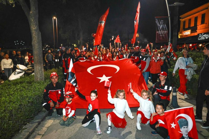 BODRUM’DA CUMHURİYET BAYRAMI’NDA YER GÖK KIRMIZI BEYAZ