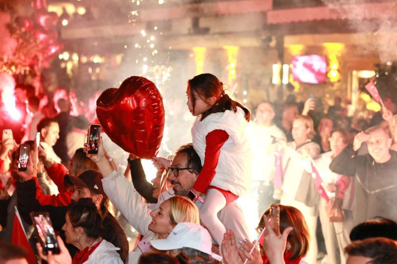 BODRUM’DA CUMHURİYET BAYRAMI’NDA YER GÖK KIRMIZI BEYAZ