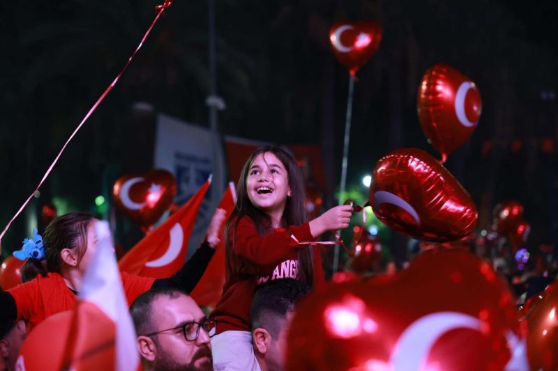 BODRUM’DA CUMHURİYET BAYRAMI’NDA YER GÖK KIRMIZI BEYAZ