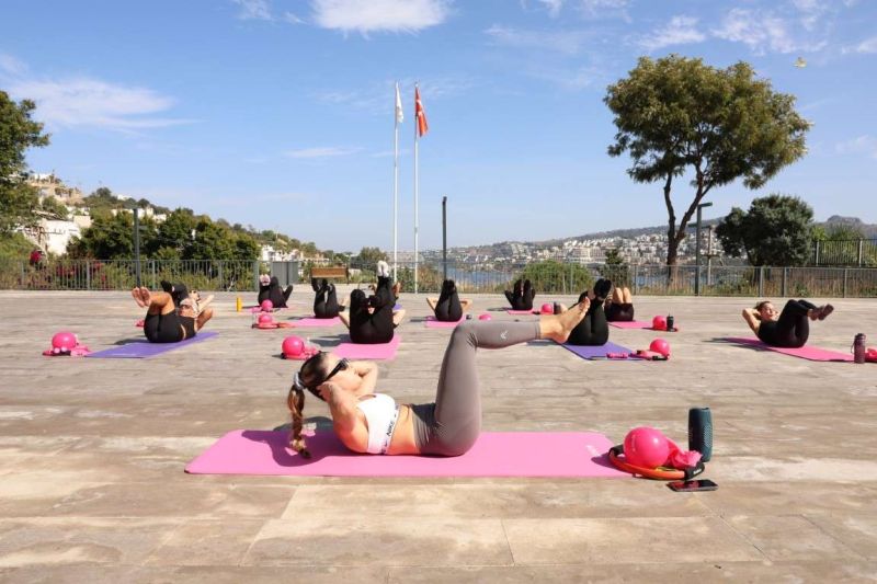 SERBAY ILICAK SPOR VE KÜLTÜR KOMPLEKSİNDE PİLATES DERSLERİ DEVAM EDİYOR