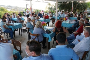 BAŞKAN ARAS GÜNDOĞAN'DA BULUNAN SİTE YÖNETİCİLERİYLE BİR ARAYA GELDİ