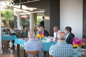 BAŞKAN ARAS GÜNDOĞAN'DA BULUNAN SİTE YÖNETİCİLERİYLE BİR ARAYA GELDİ