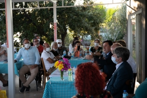 BAŞKAN ARAS GÜNDOĞAN'DA BULUNAN SİTE YÖNETİCİLERİYLE BİR ARAYA GELDİ